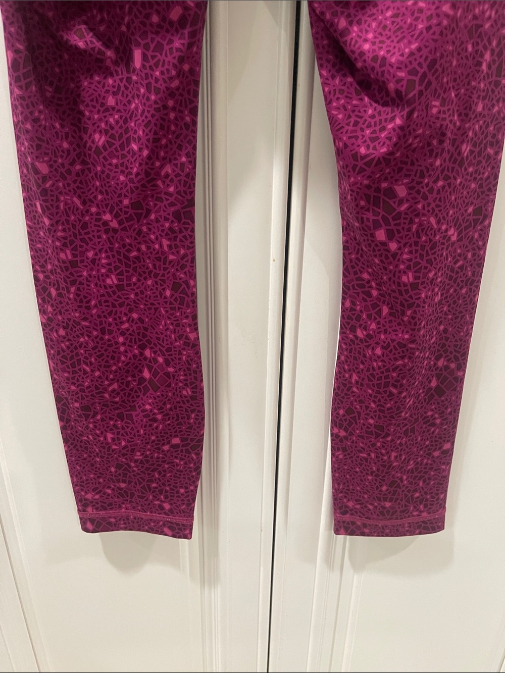 Lululemon High Times 7/8 Leggings Luxtreme
Paradise Geo Regal Plum size 6 - Picture 6 of 11